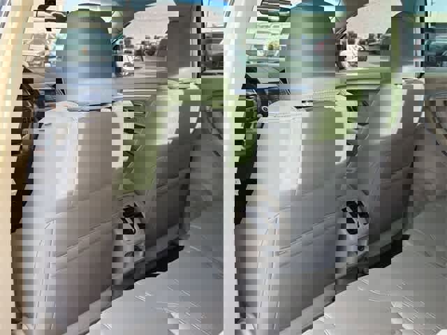 Used 2018 Ford Taurus SE image 16