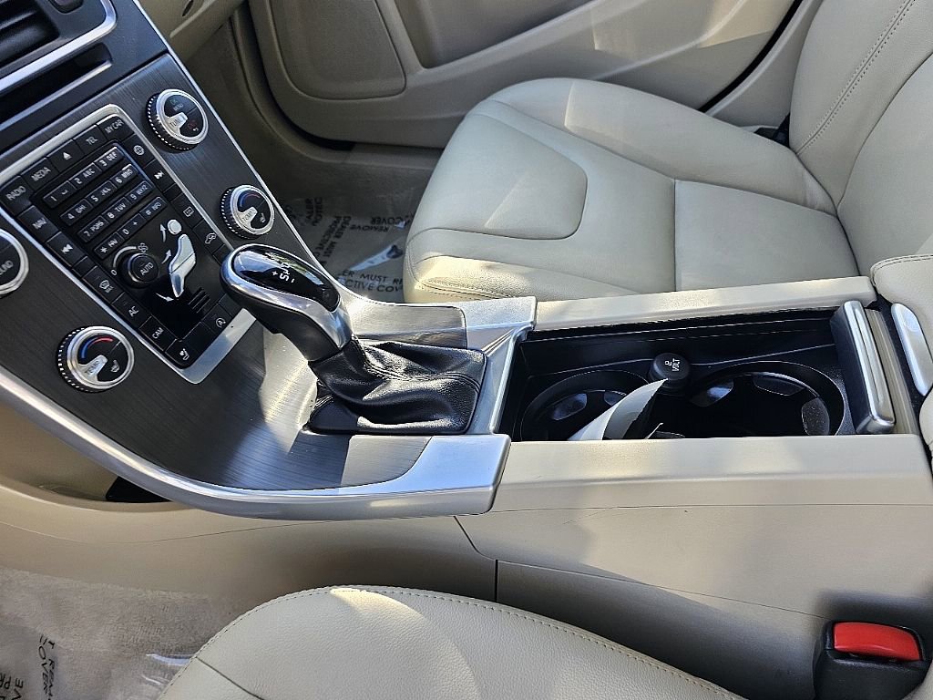 Used 2015 Volvo V60 T5 Premier w/ Protection Package image 12