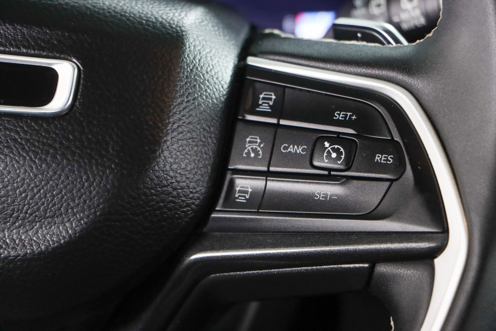 Used 2023 Jeep Grand Cherokee Altitude image 14