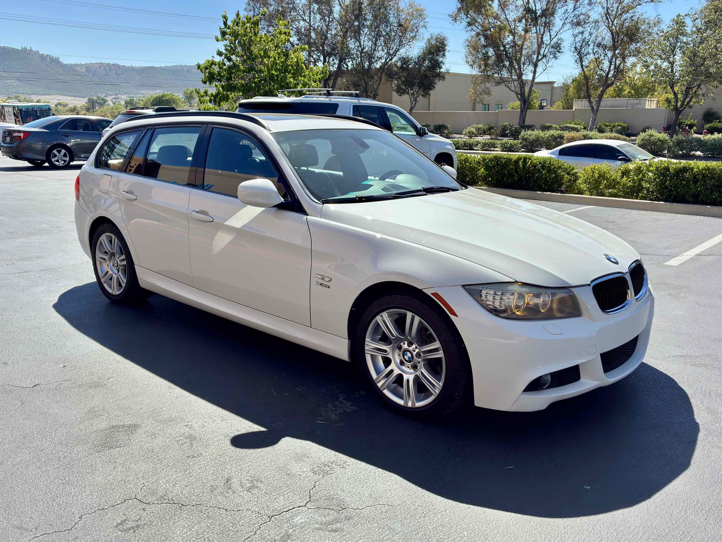 Used 2011 BMW 328i xDrive Wagon AWD/4WD image 6