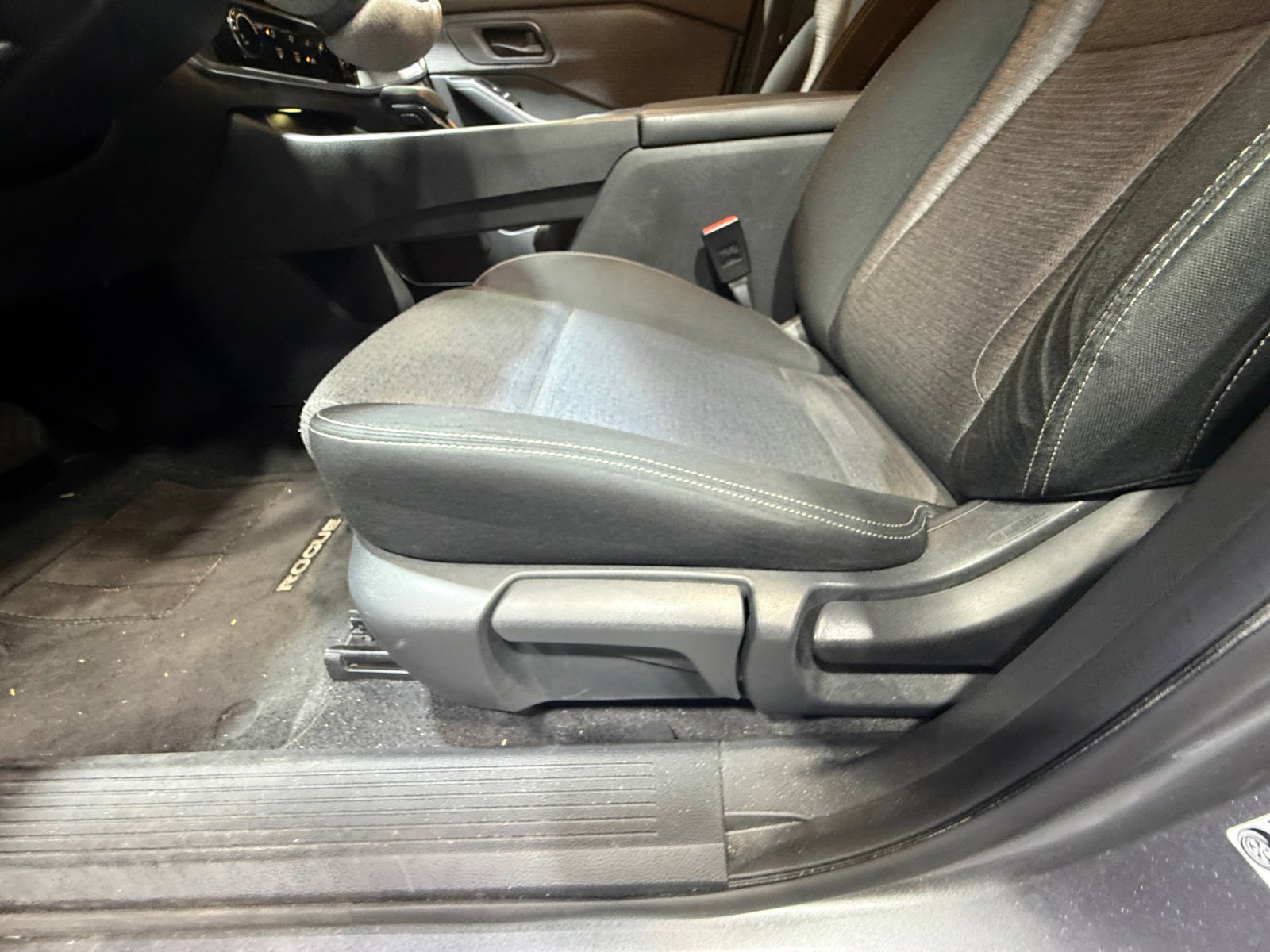 Used 2021 Nissan Rogue S image 14