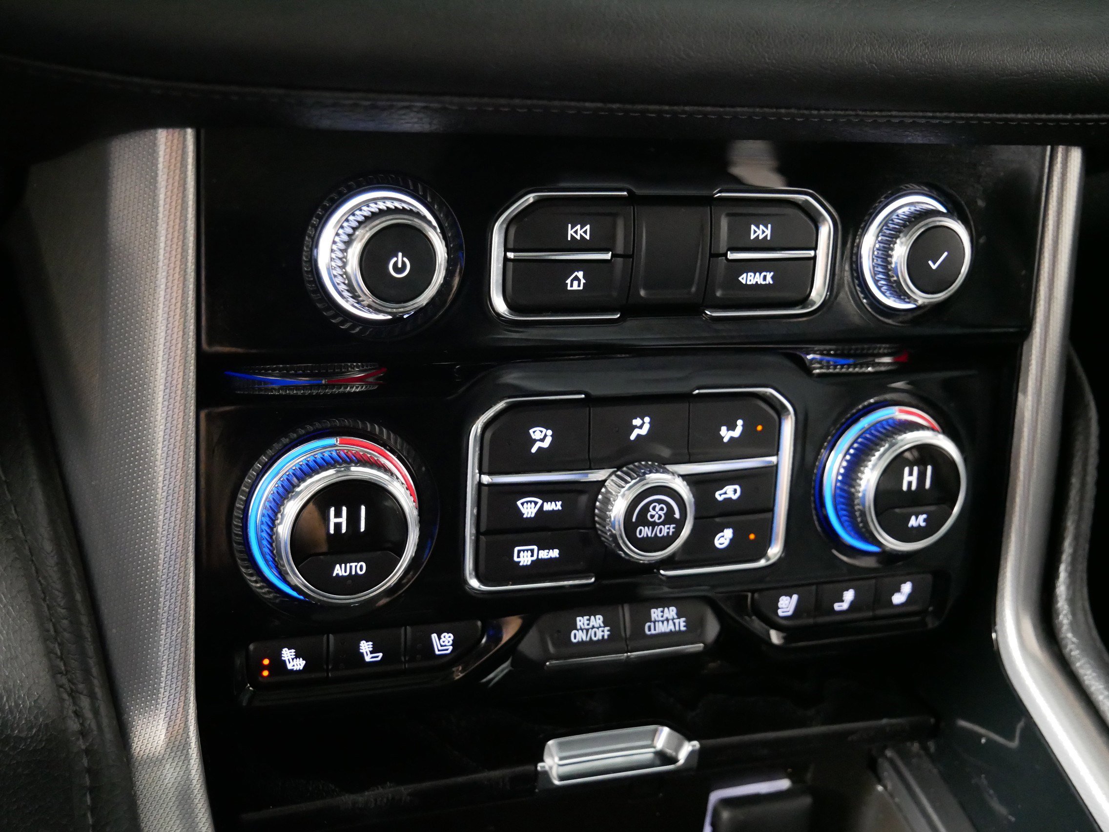 Used 2024 GMC Yukon XL Denali w/ Advanced Technology Package image 23