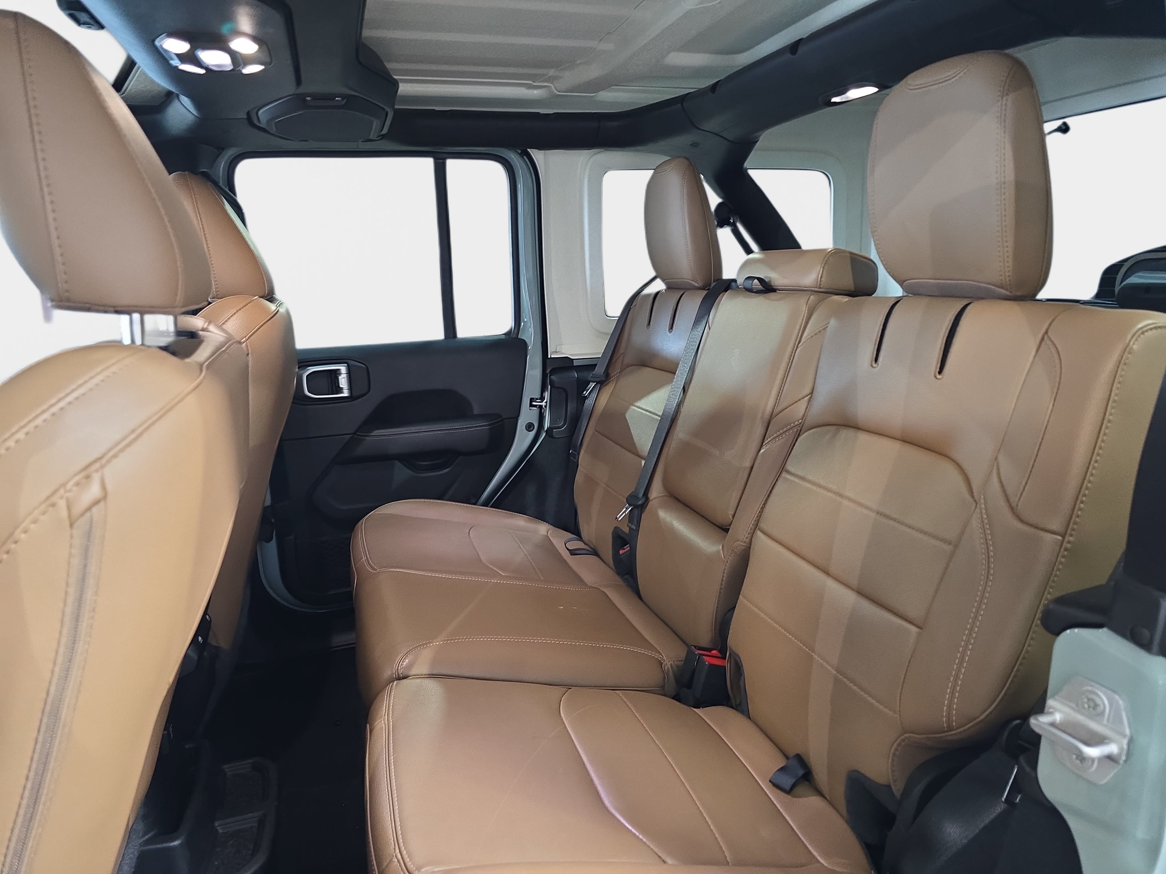 Used 2023 Jeep Wrangler Unlimited Sahara w/ Cold Weather Group AWD/4WD image 11