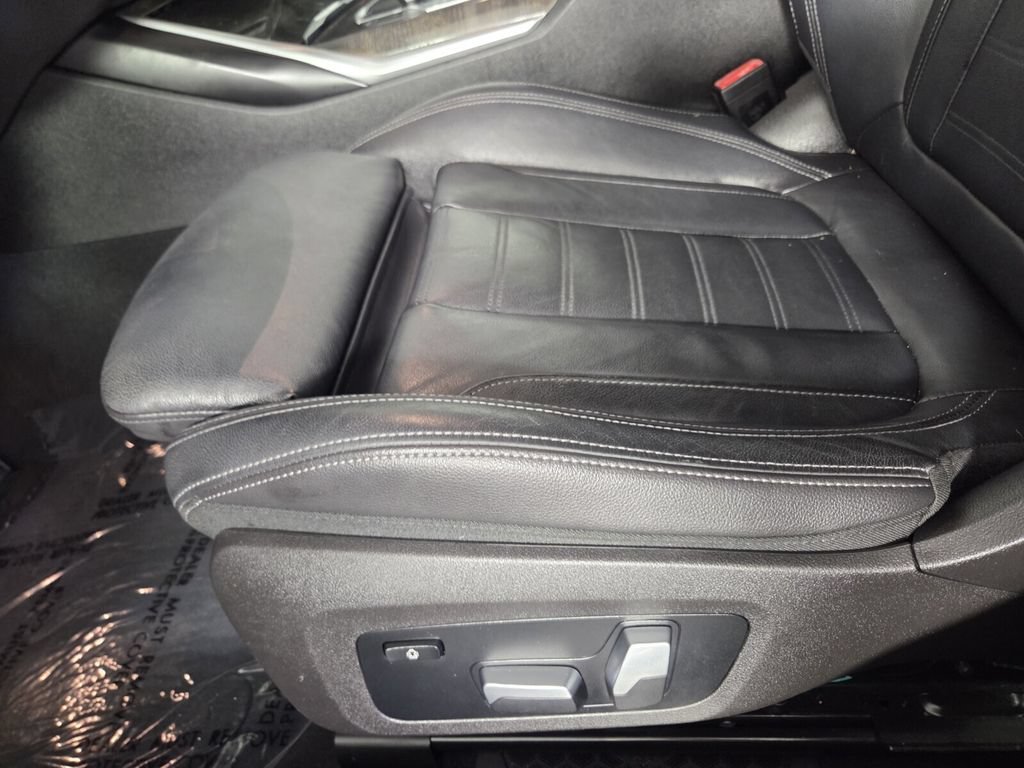 Used 2020 BMW 330i Sedan w/ Driving Assistance Package RWD image 9