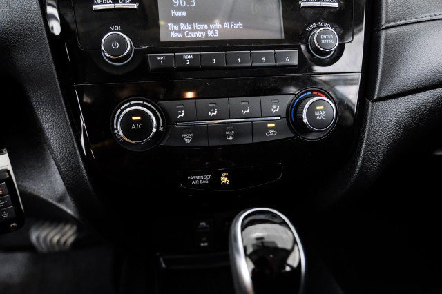 Used 2017 Nissan Rogue S FWD image 18