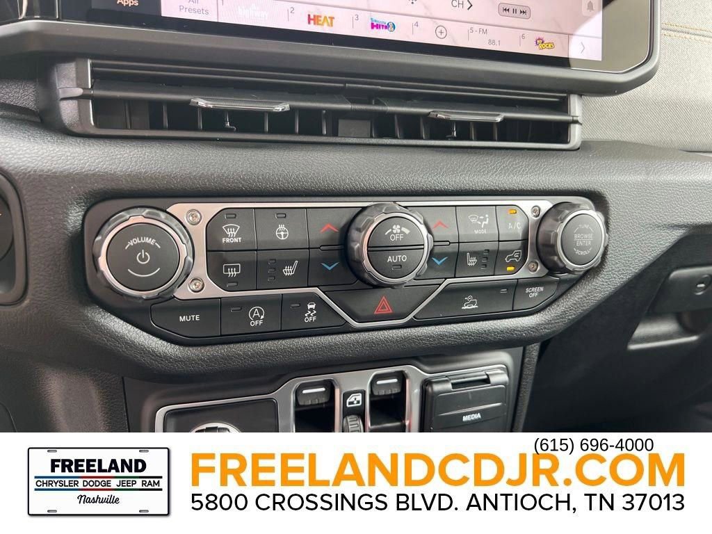 New 2025 Jeep Gladiator Sport AWD/4WD image 23