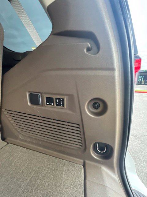 Used 2023 GMC Yukon Denali AWD/4WD image 8