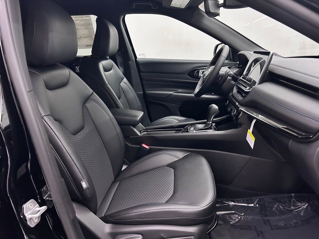 New 2026 Jeep Compass Latitude image 17