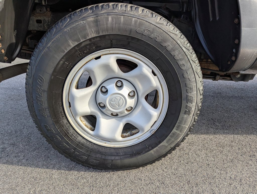 Used 2017 Toyota Tacoma SR image 11