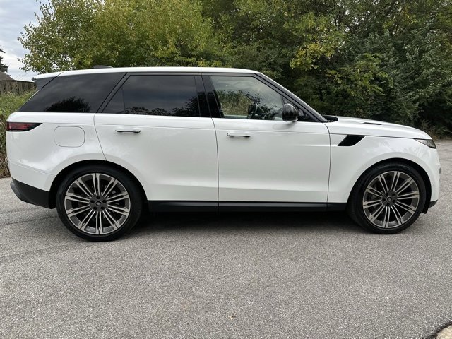 Used 2024 Land Rover Range Rover Sport SE image 4
