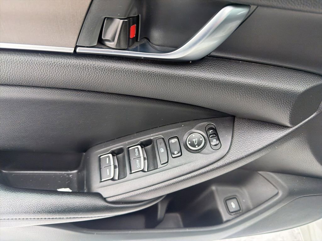 Used 2018 Honda Accord LX image 10