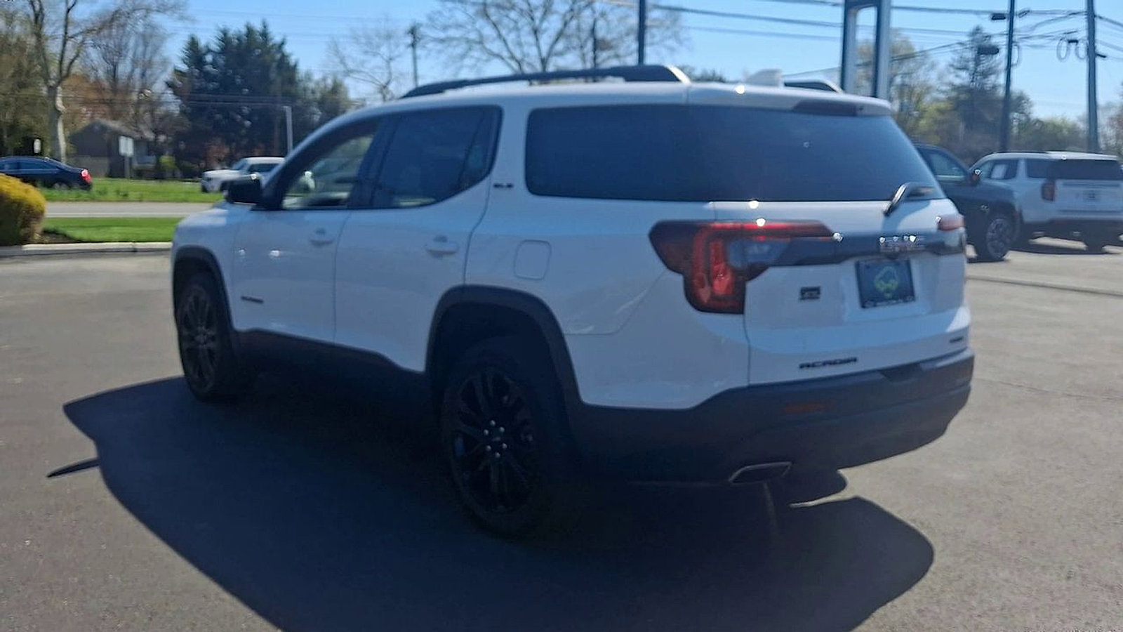 Certified 2023 GMC Acadia SLE w/ Driver Convenience Package AWD/4WD image 9