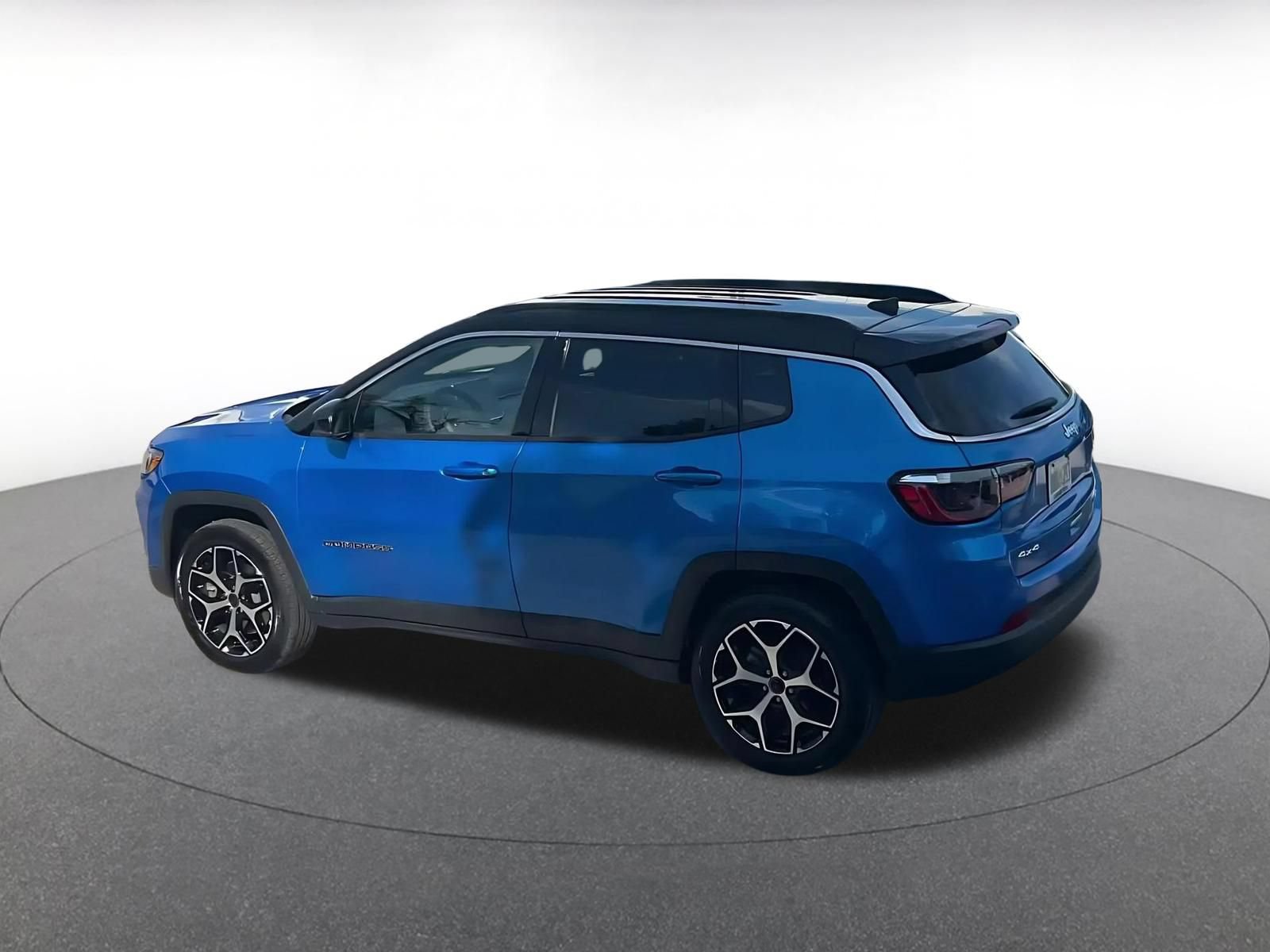 Used 2025 Jeep Compass Limited AWD/4WD image 9
