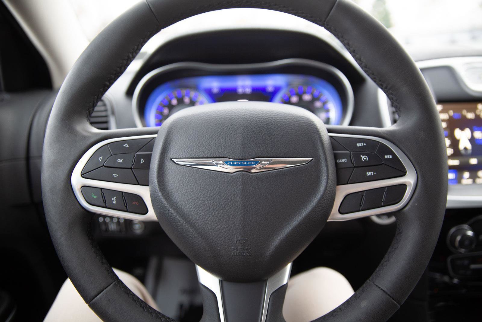 Used 2023 Chrysler 300 Touring L image 6