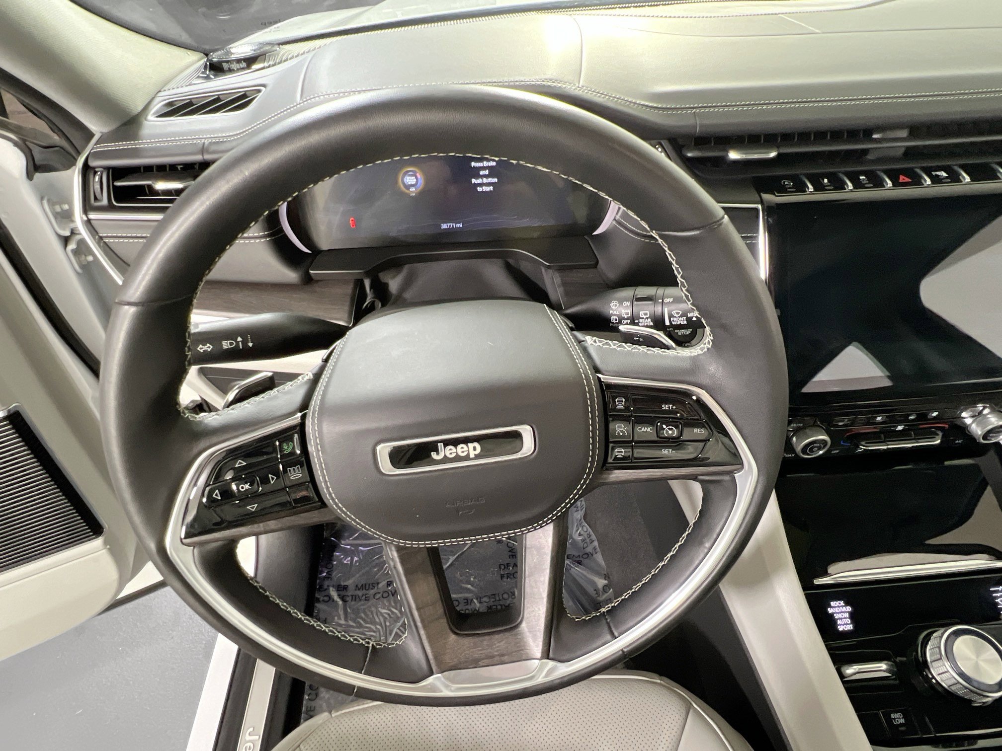 Used 2022 Jeep Grand Cherokee Overland image 11