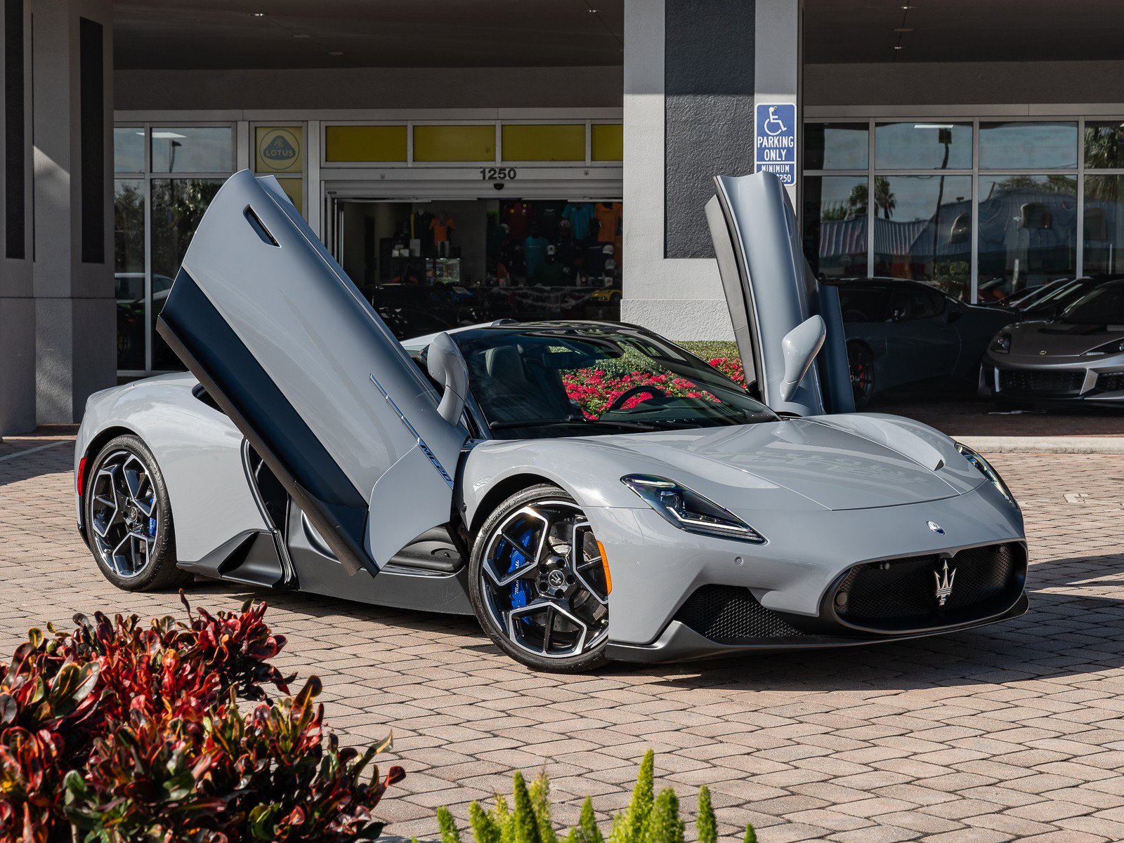 Used 2023 Maserati MC20 Spyder image 12
