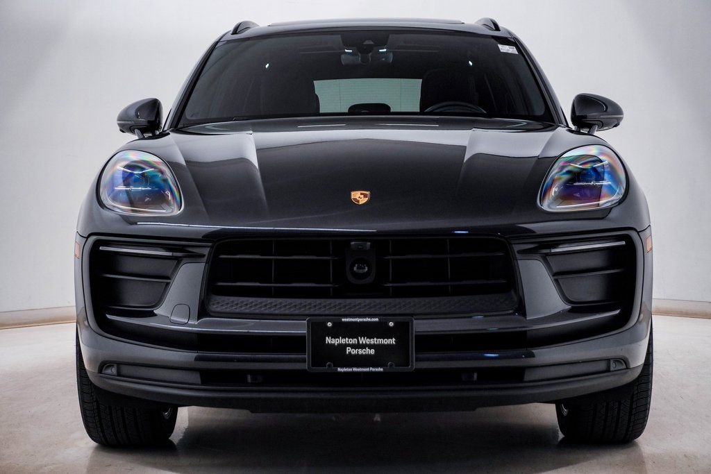 Certified 2025 Porsche Macan AWD/4WD image 6