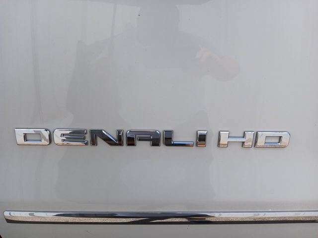 Used 2017 GMC Sierra 2500 Denali w/ Duramax Plus Package AWD/4WD image 11