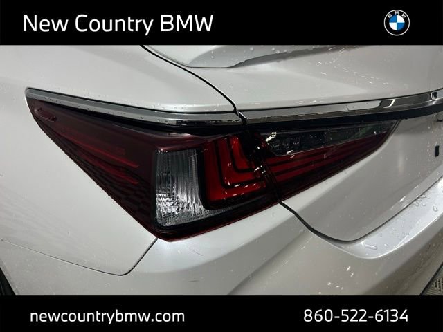 Used 2023 Lexus ES 300h w/ Premium Package FWD image 28