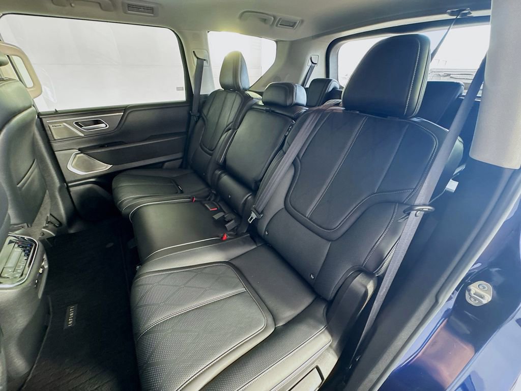 Used 2025 INFINITI QX80 Sensory image 26