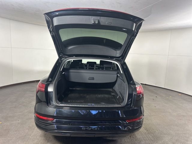 Used 2024 Audi Q8 e-tron Premium Plus w/ Premium Plus Package image 19