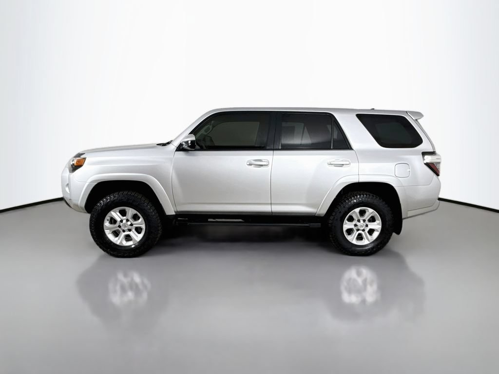 Used 2015 Toyota 4Runner SR5 AWD/4WD image 4