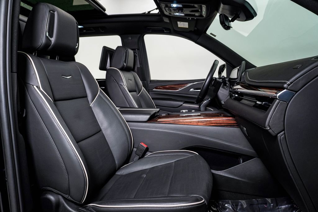 Used 2024 Cadillac Escalade Premium Luxury w/ Performance Package AWD/4WD image 16