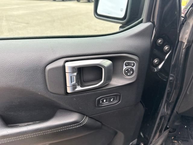 Used 2018 Jeep Wrangler Unlimited Sahara AWD/4WD image 17