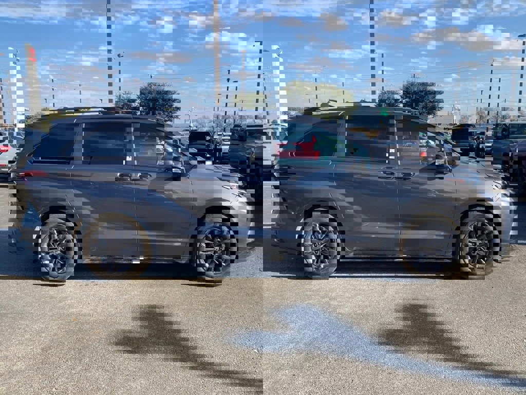 Certified 2025 Toyota Sienna XSE image 4