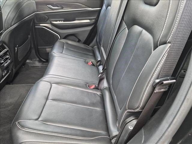 Used 2022 Jeep Grand Cherokee Limited AWD/4WD image 20