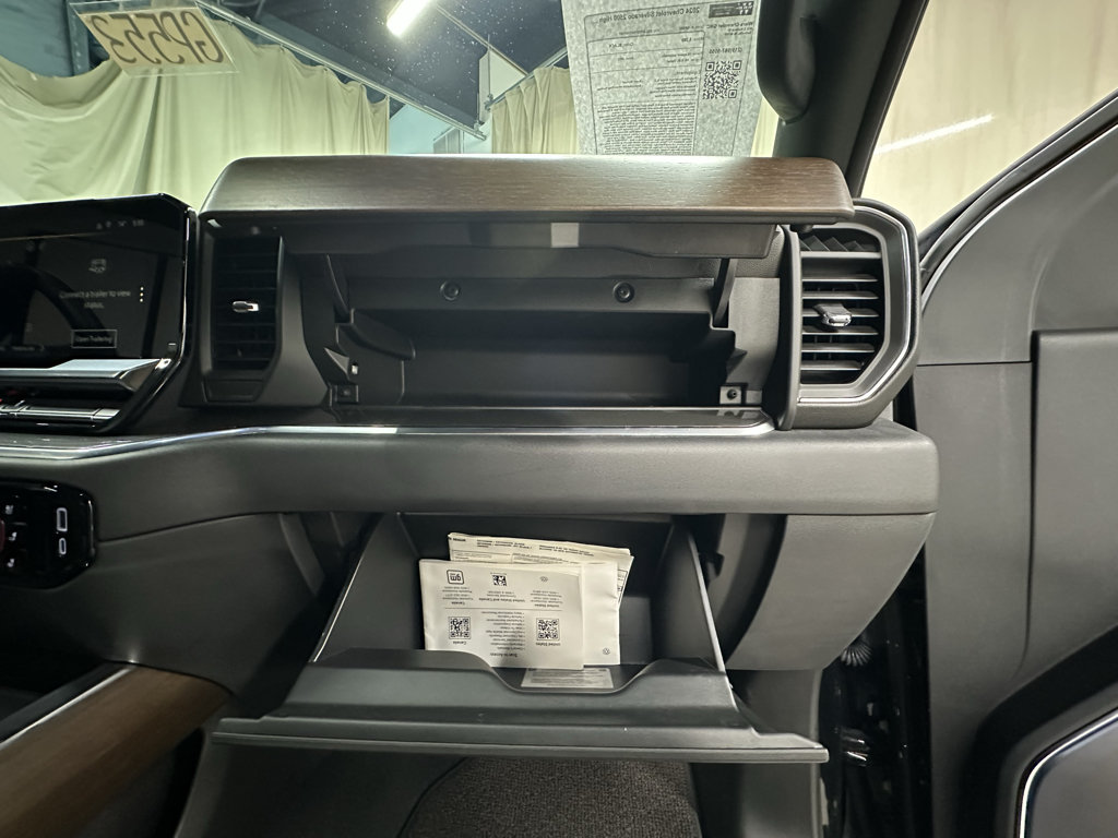 Used 2024 Chevrolet Silverado 2500 High Country AWD/4WD image 17