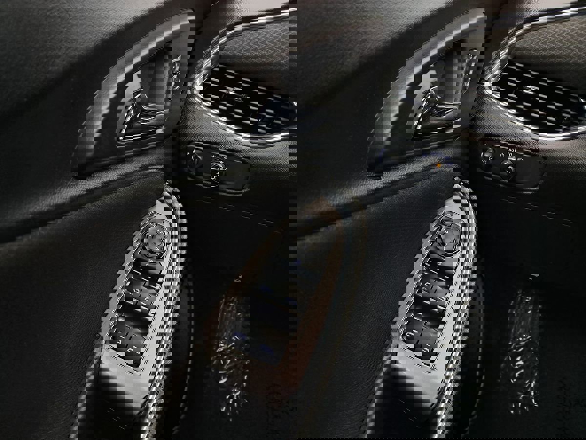 Used 2019 Chevrolet Malibu LT w/ Driver Confidence Package II image 12