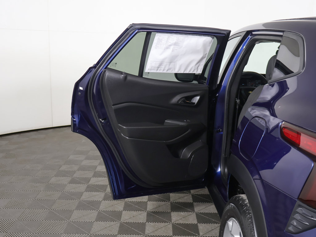 Used 2024 Chevrolet Trax LS w/ LS Convenience Package FWD image 18