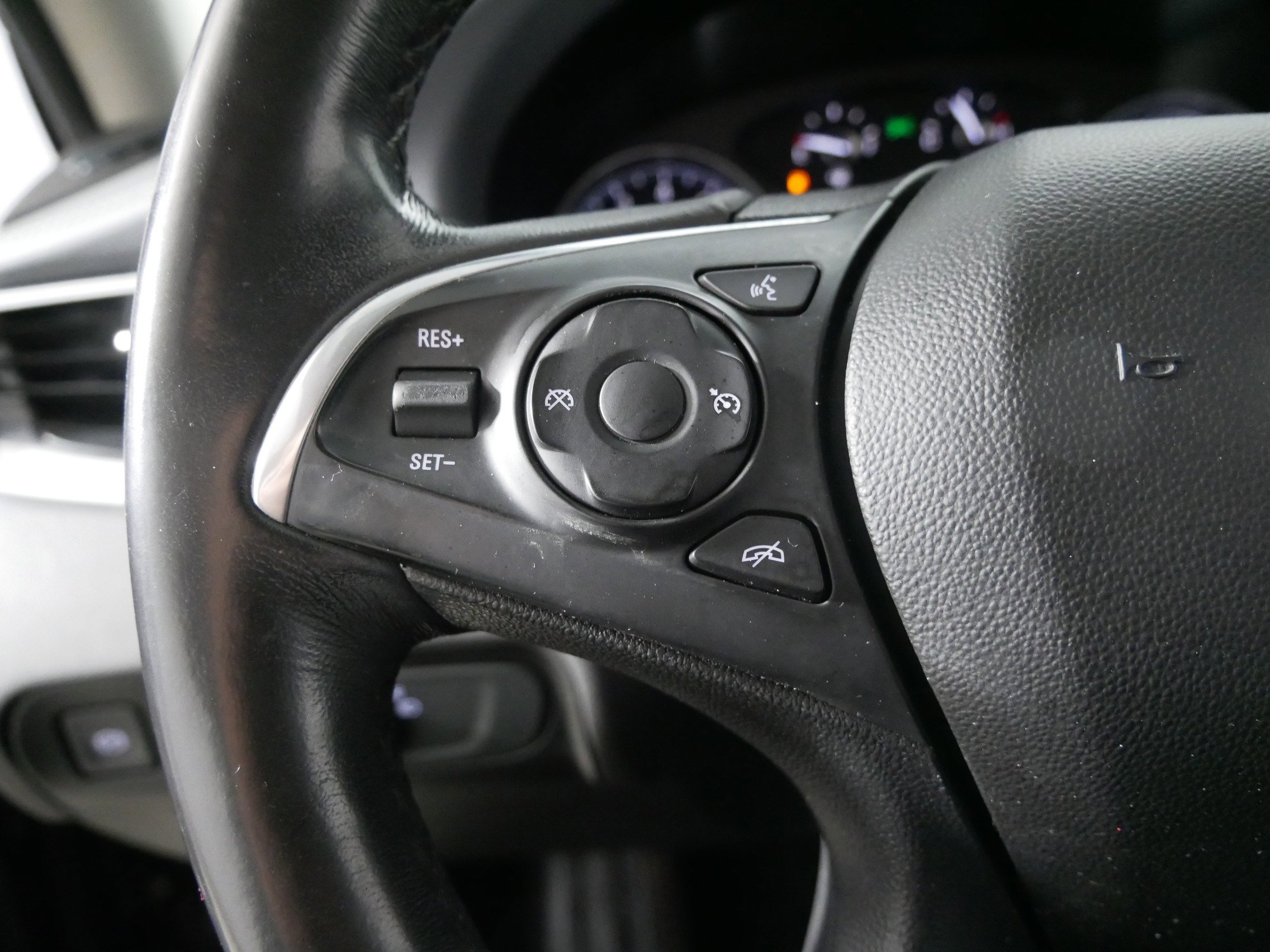 Used 2020 Buick Enclave Essence image 27