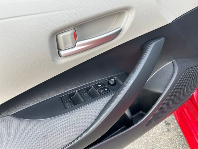 Used 2021 Toyota Corolla LE w/ Carpet Mat Package (TMS) image 31
