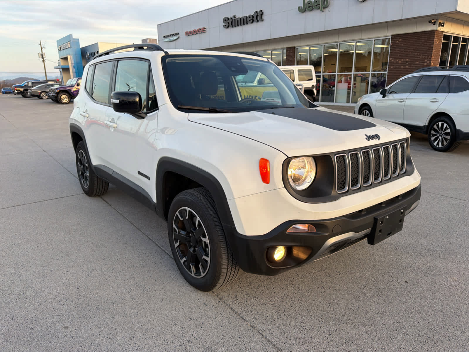 Used 2023 Jeep Renegade Latitude image 4