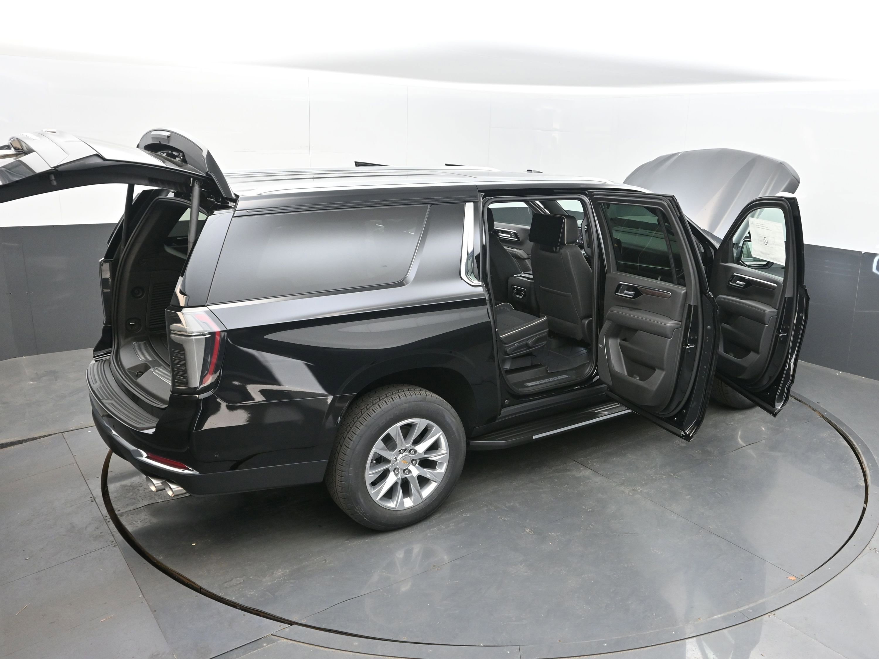 New 2026 Chevrolet Suburban Premier RWD image 37
