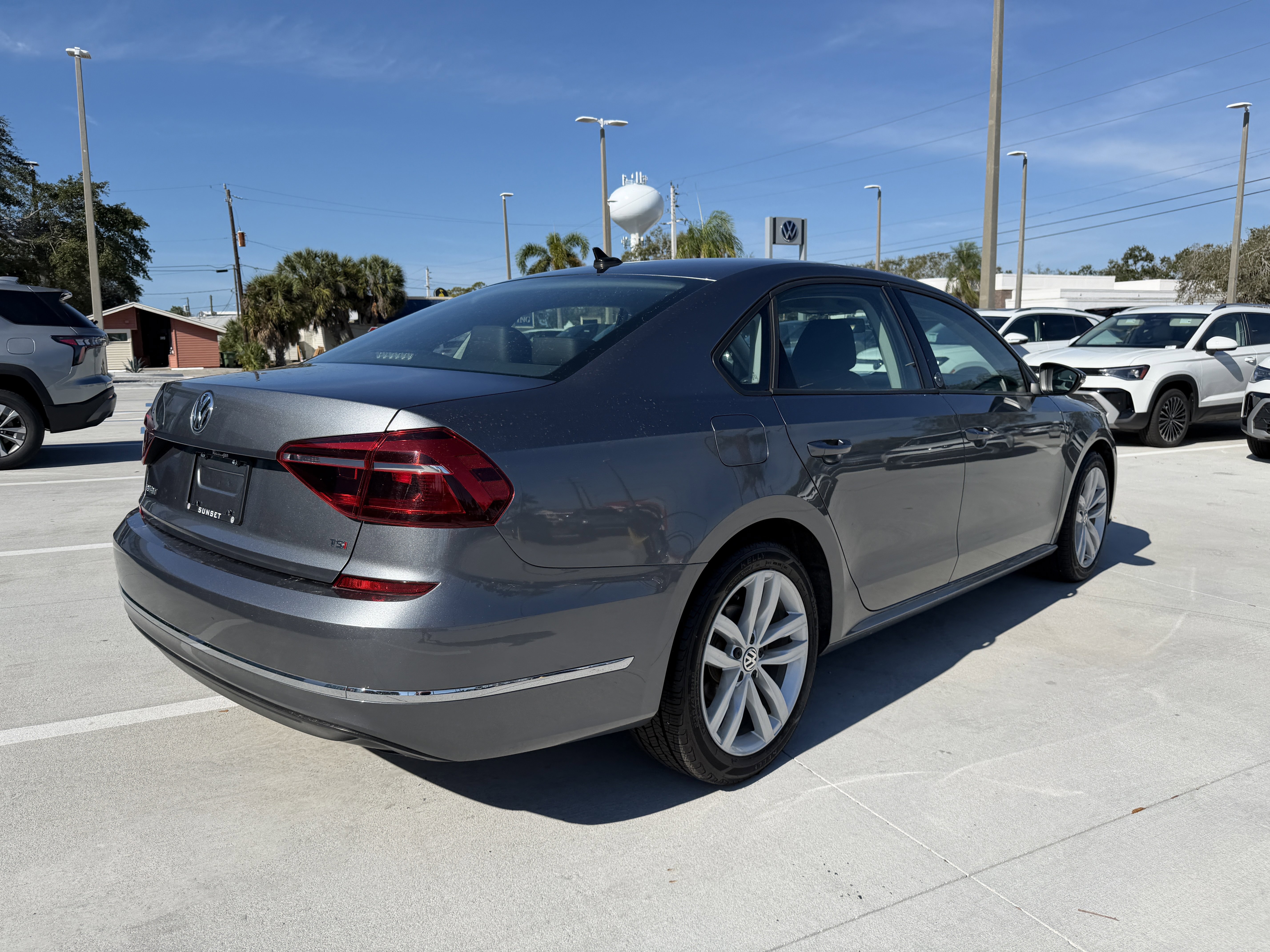 Used 2019 Volkswagen Passat 2.0T Wolfsburg image 3