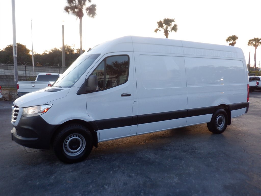 Used 2021 Freightliner Sprinter 2500 image 2