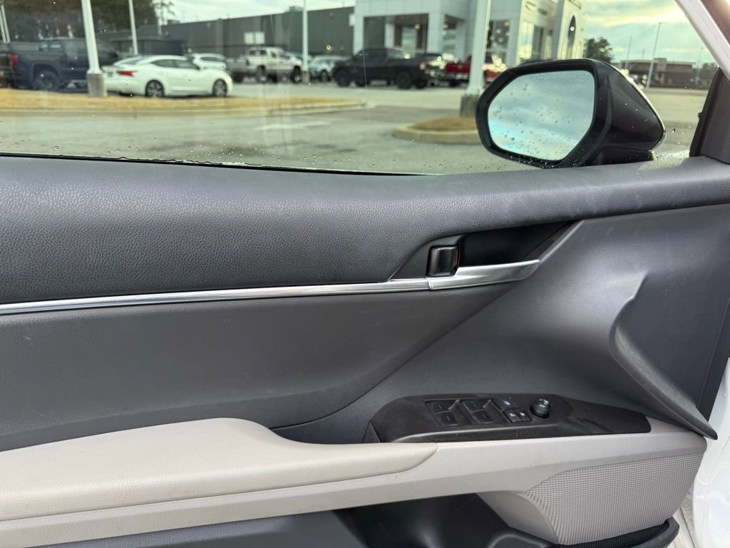 Used 2024 Toyota Camry SE image 10