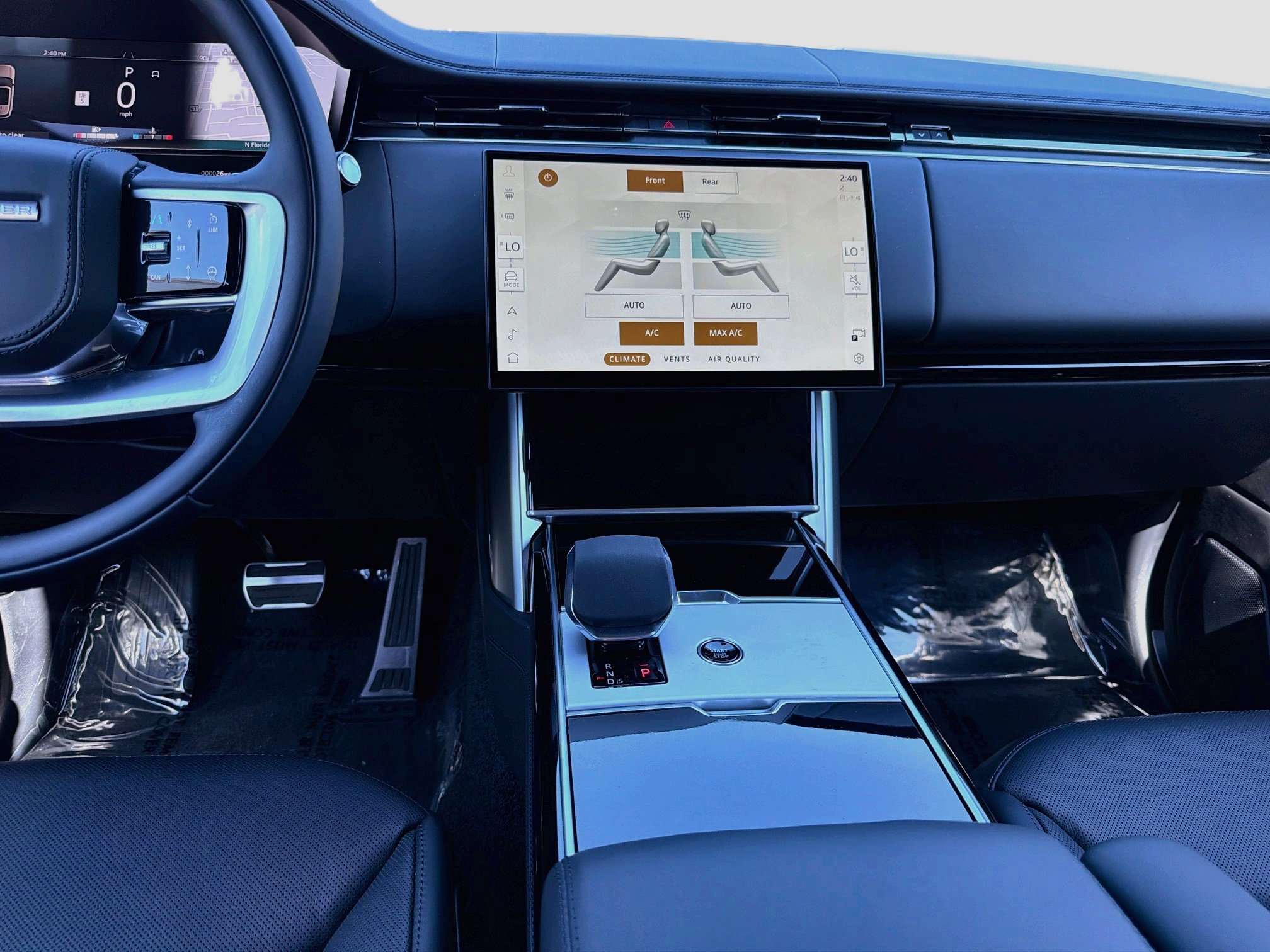 New 2026 Land Rover Range Rover Long Wheelbase SE AWD/4WD image 19
