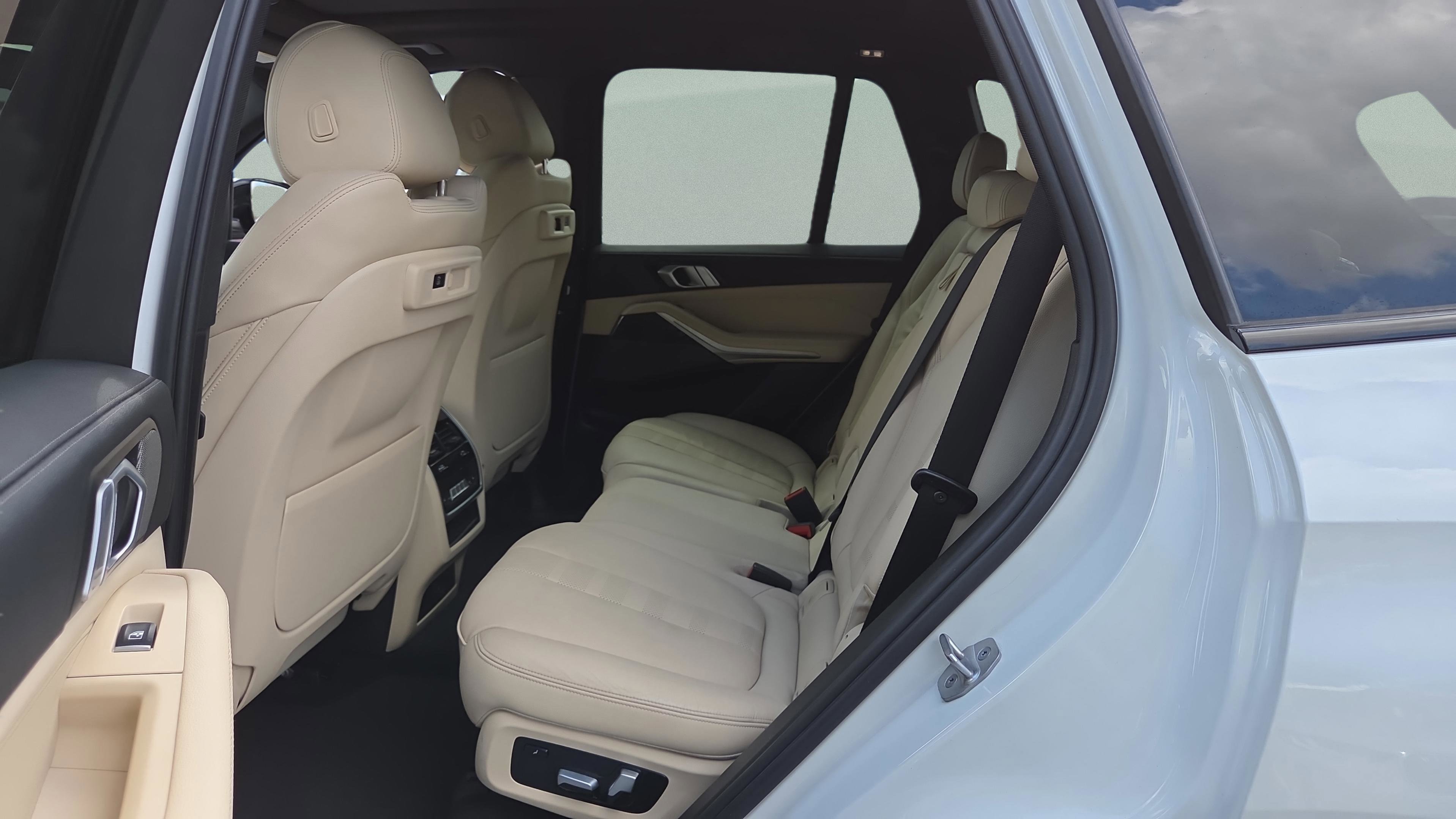 Used 2021 BMW X5 xDrive40i w/ M Sport Package image 12