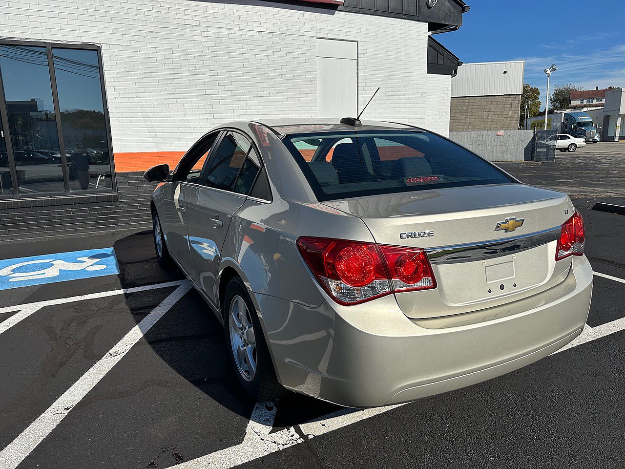 Used 2016 Chevrolet Cruze LT image 4