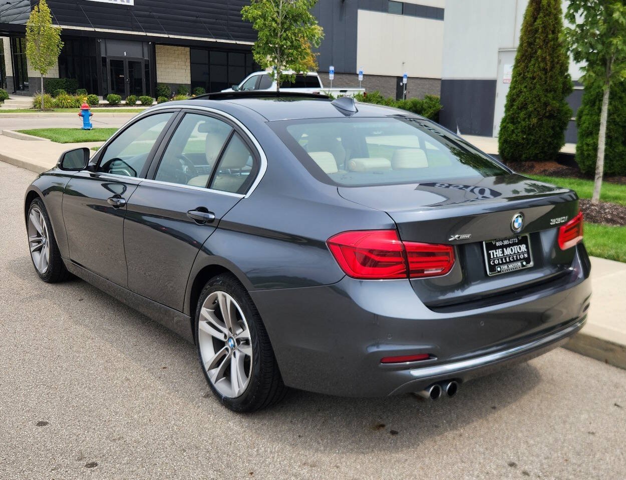 Used 2017 BMW 330i xDrive Sedan AWD/4WD image 3