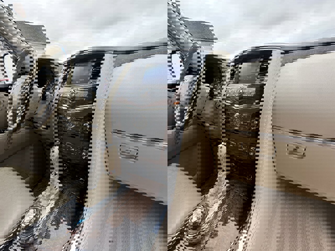 Used 2014 INFINITI QX80 4WD w/ Deluxe Touring Package image 23