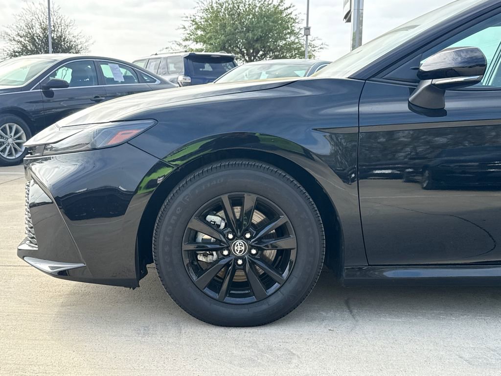 Used 2025 Toyota Camry LE FWD image 5