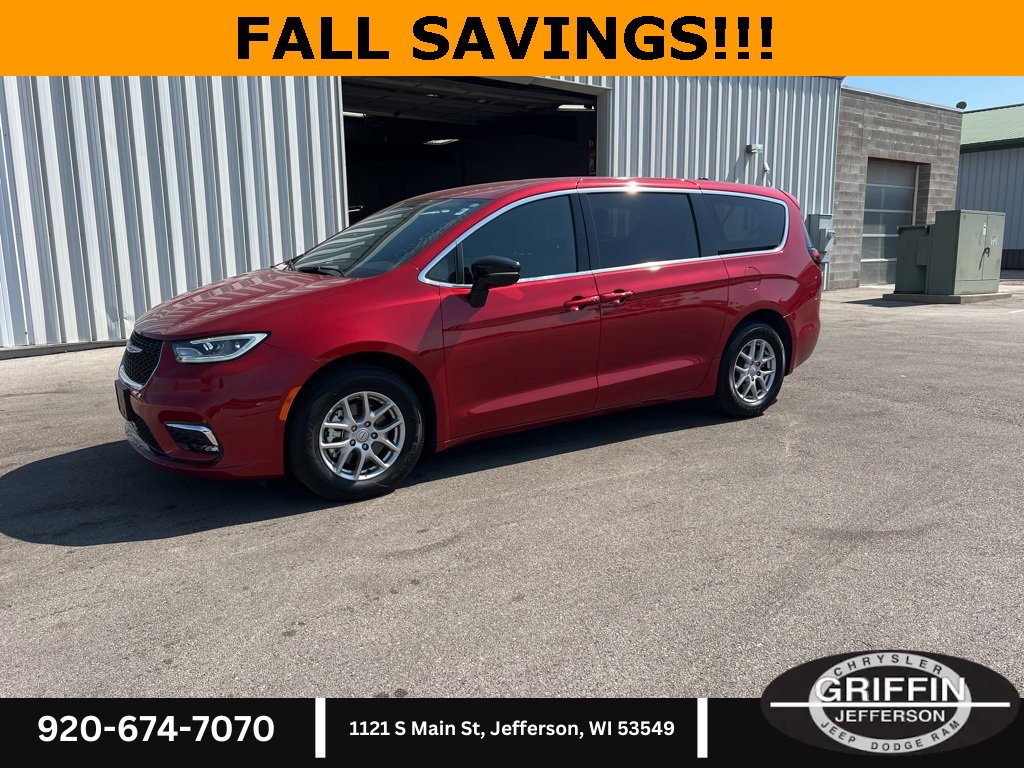 Used 2025 Chrysler Pacifica Select