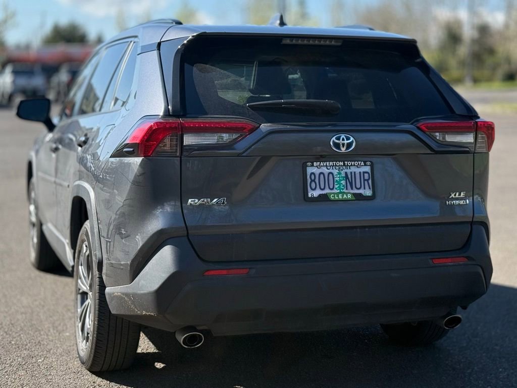 Used 2022 Toyota RAV4 XLE Premium image 3