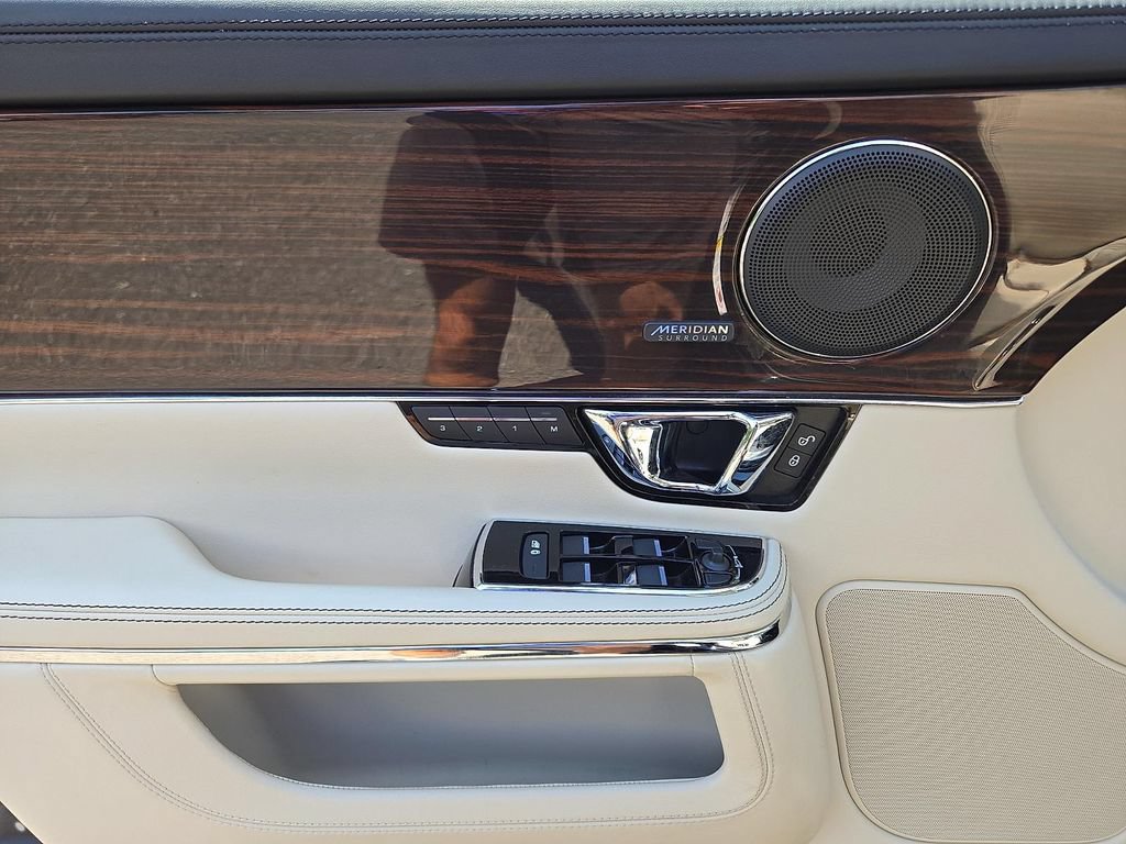 Used 2017 Jaguar XJ L Portfolio AWD/4WD image 10