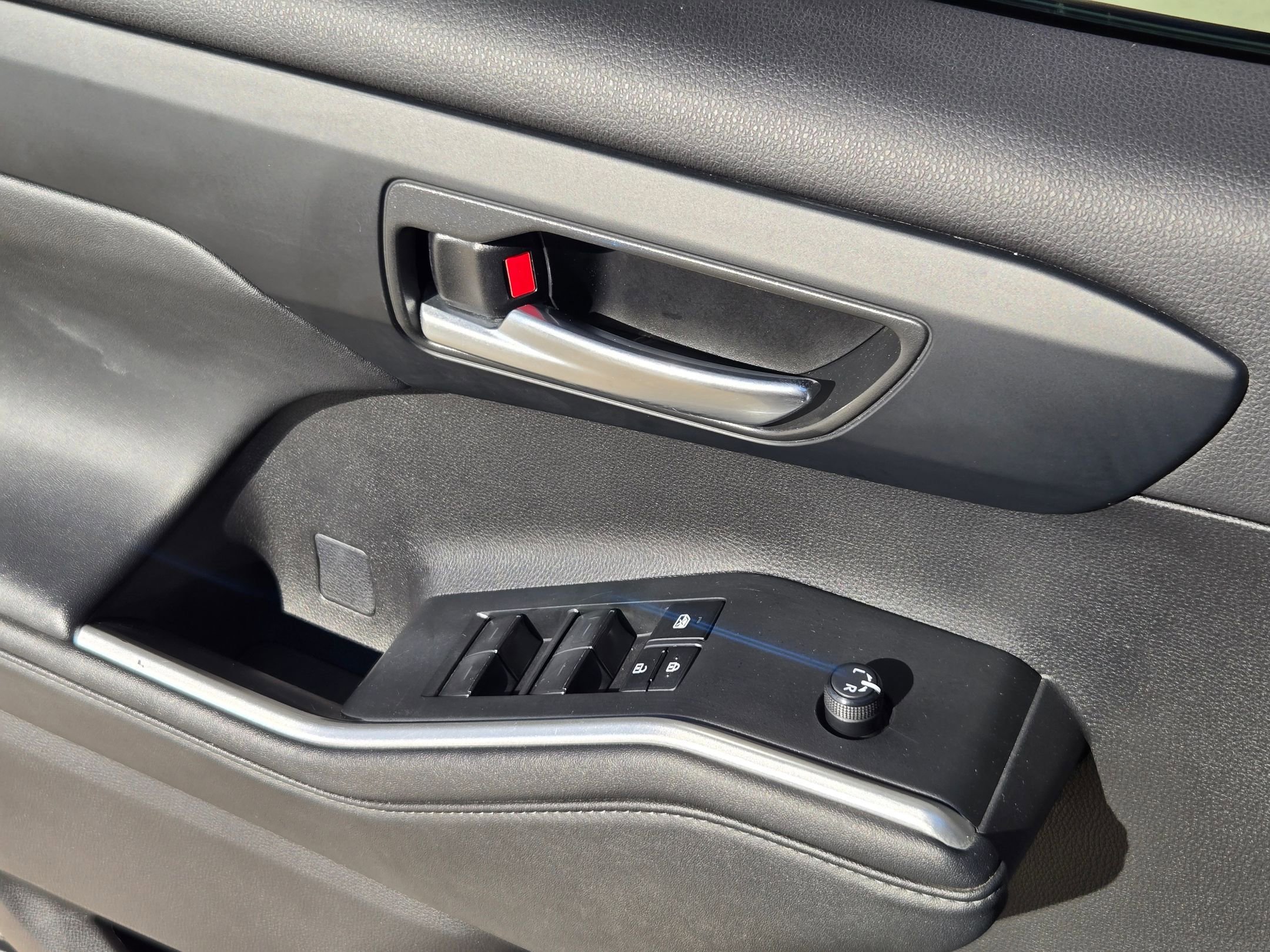 Used 2024 Toyota Highlander XSE image 12